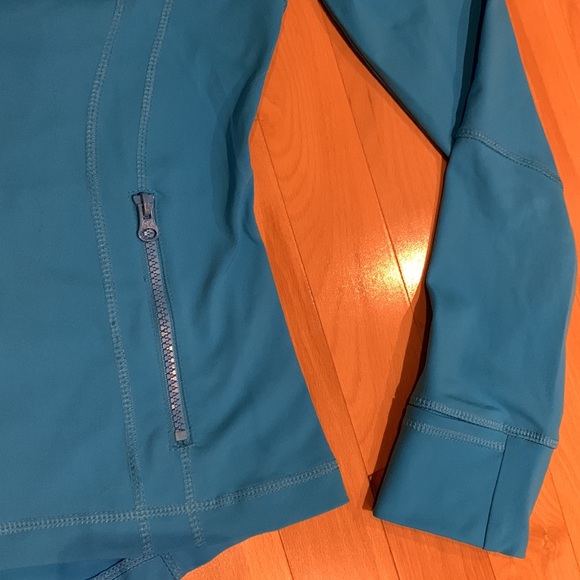 EUC Lululemon Vibrant Blue Define Jacket - size 10 - Picture 3 of 16